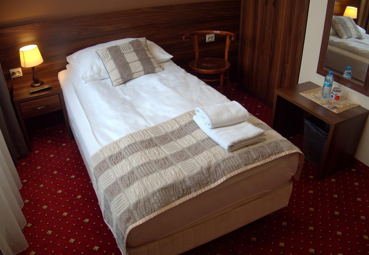 Hotel Kochanow Kochanow  Ngoại thất bức ảnh